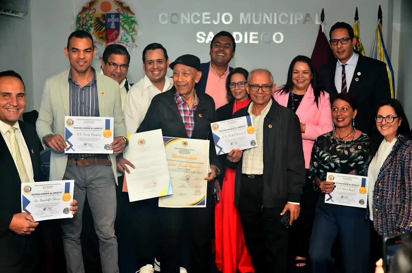 Oscar Amaro destacó la importancia de pensar como Reportero Gráfico implica la tarea de vigilar, dirigir, recomponer y reordenar una escena.