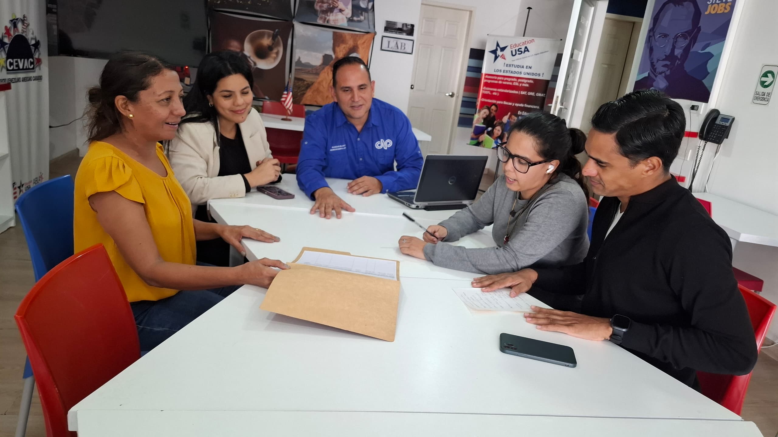 El jurado calificador de los Premios Francisco J. Ávila se reunieron en los espacios del Cevac (1)