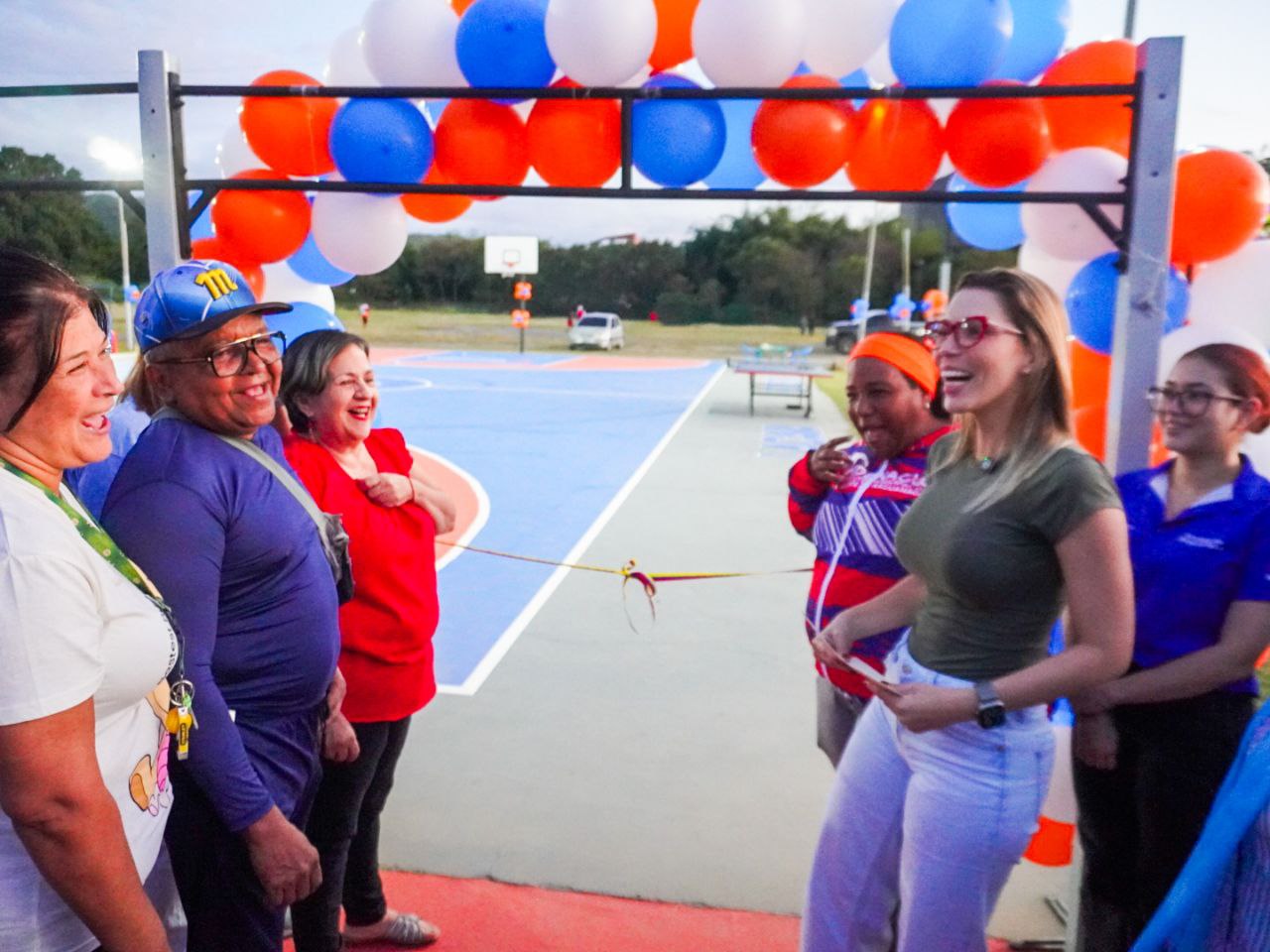 Alcaldesa Elizabeth Niño entregó rehabilitada la cancha deportiva de Las Quintas II (1)