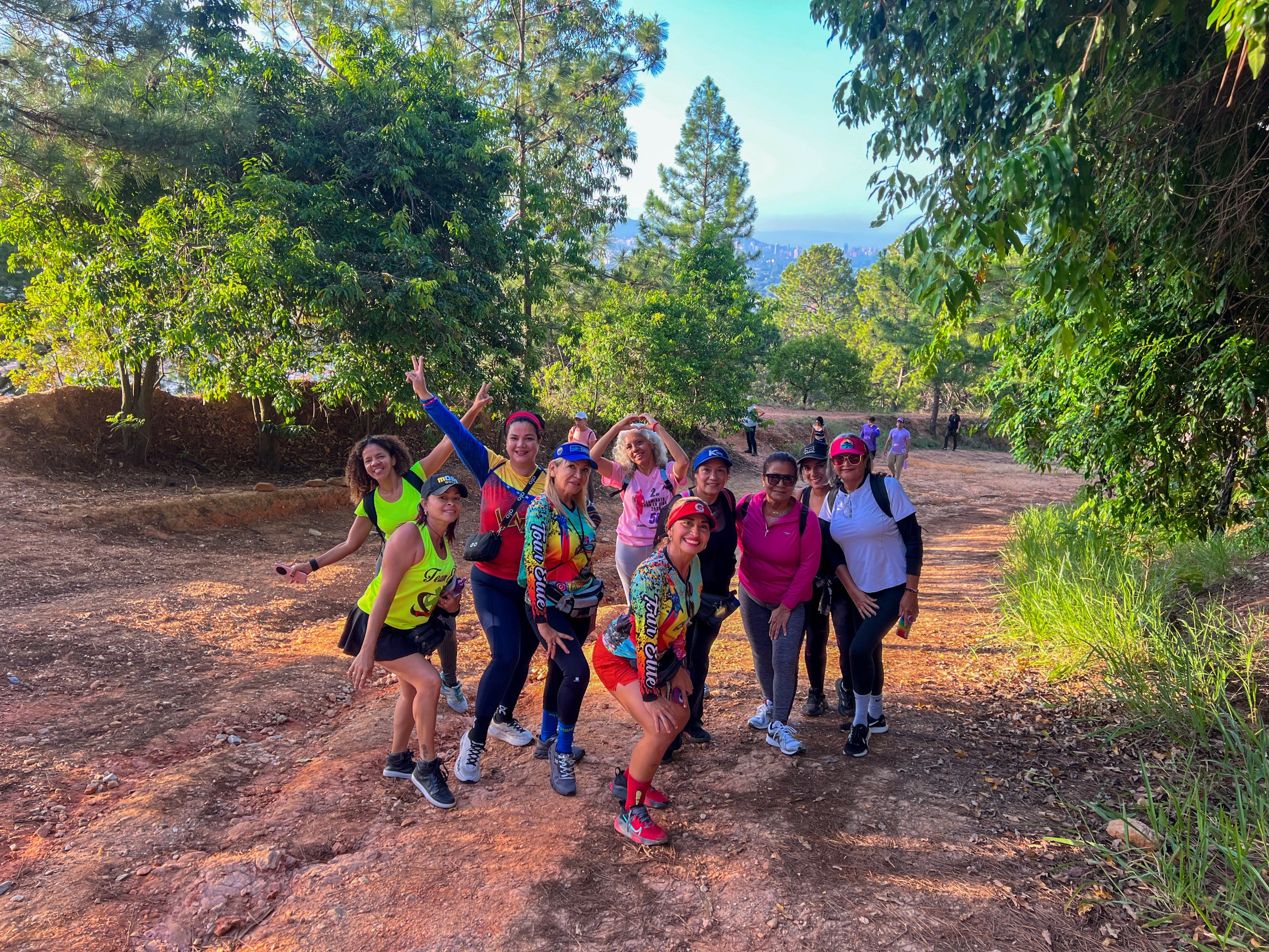 Caminata 5K en el cerro El Café de Naguanagua recauda ayuda para los afectados por el doble terremoto (5)